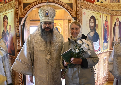 Митрополит Исидор совершил Литургию и освящение храмовой иконы в Тихвинском храме г. Смоленска
