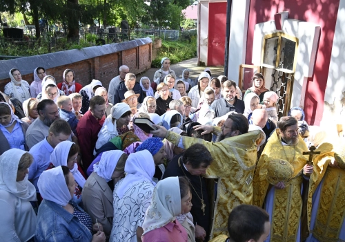 В день престольного торжества митрополит Исидор совершил Литургию в храме Спаса Нерукотворного Образа г. Смоленска