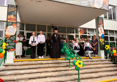 Празднование Дня знаний в в Вязьма-Брянской средней школе