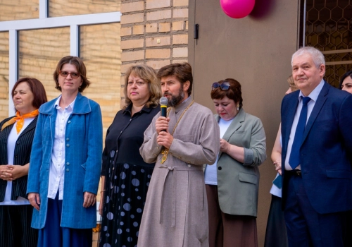 Священство Введенской церкви г. Вязьмы приняли участие в торжественных линейках, посвященных Дню знаний