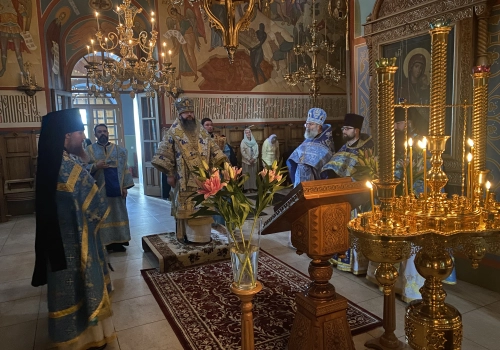 Митрополит Исидор возглавил Божественную литургию в Троицком соборе Болдина мужского монастыря