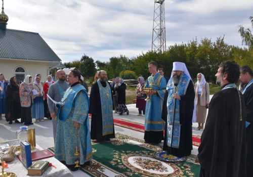 Митрополит Смоленский и Дорогобужский Исидор совершил чин на основание храма в честь святых бессребреников Космы и Дамиана