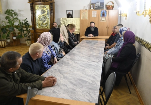 Архипастырь встретился с желающими принять Таинство Крещения и с готовящимися стать крестными родителями