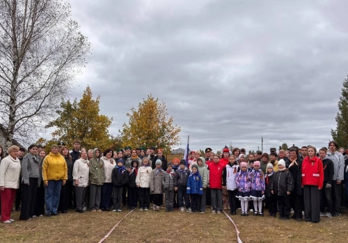 В Вязьма-Брянской МБОУ СОШ состоялась торжественная акция закладки Аллеи Славы
