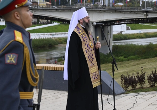 Митрополит Исидор принял участие в торжественной церемонии поднятия государственного флага