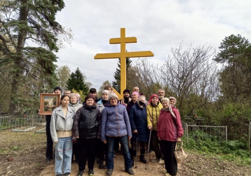В с. Жилино совершили чин освящения поклонного креста на месте разрушенного храма Воскресения Словущего