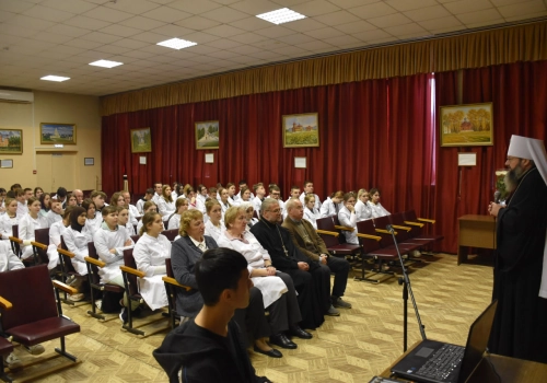 Архипастырь посетил посетил СОГБПОУ «Вяземский медицинский колледж имени Е.О. Мухина»