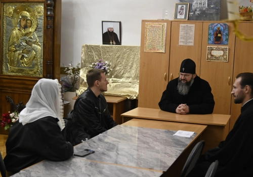 Митрополит Исидор встретился с желающими принять Таинство Крещения и с готовящимися стать крестными родителями