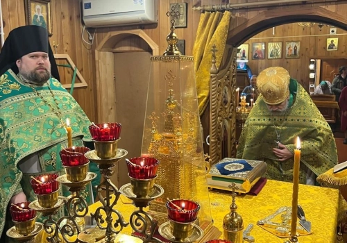 Благочинный Гагаринского округа возглавил Божественную литургию в храме Всех Скорбящих Радосте с.Карманово