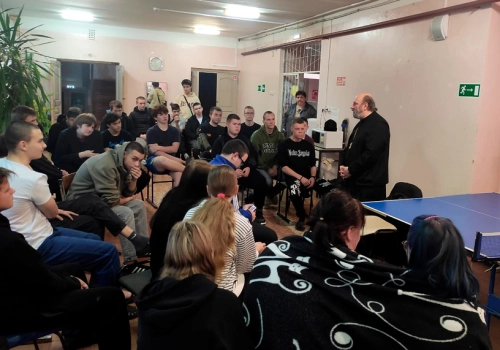 Настоятель Введенской церкви провел встречу со студентами