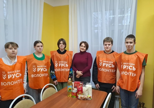 В гуманитарном центре Вяземской епархии началась работа по формированию продуктовых наборов для нуждающихся.