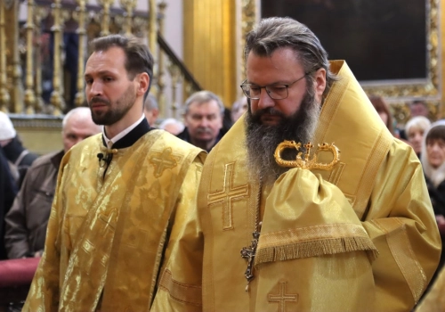 Митрополит Исидор совершил богослужение в Неделю 21-ю по Пятидесятнице