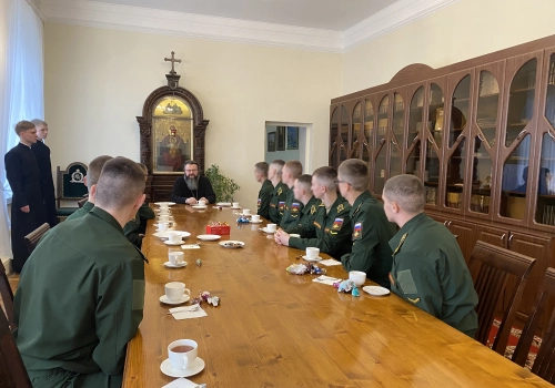 Встреча митрополита Исидора с курсантами после Литургии в Неделю 21-ю по Пятидесятнице