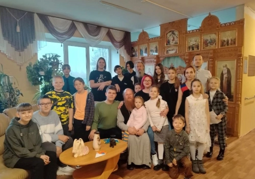 Благочинный Сафоновского округа и воспитанники «Вифлеемской звезды» посетили Батуринский дом престарелых