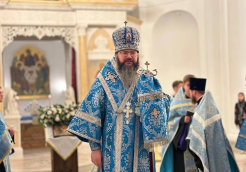 Митрополит Исидор совершил Всенощное бдение в храме в честь Казанской иконы Божией Матери в деревне Рай