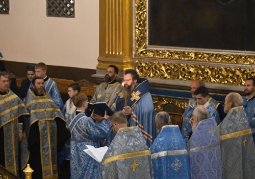 Митрополит Исидор совершил вечернее богослужение с чтением акафиста Пресвятой Богородице у Смоленской иконы Божией Матери Одигитрии
