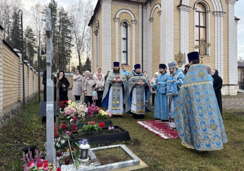 Архипастырь возглавил Божественную литургию в храме в честь иконы Божией Матери «Всех скорбя́щих Радость»