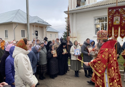 Архипастырь совершил богослужение в Свято-Димитриевском женском монастыре г. Дорогобужа