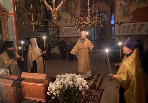 В канун Недели 22-й по Пятидесятнице митрополит Исидор совершил Всенощное бдение в Свято-Троицком Болдином монастыре