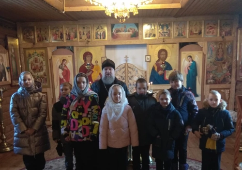В с. Знаменка состоялась встреча школьников с батюшкой
