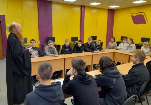 Благочинный Сафоновского округа встретился со студентами.