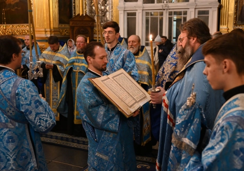 Митрополит Исидор совершил вечернее богослужение с чтением акафиста Пресвятой Богородице у Смоленской иконы Божией Матери