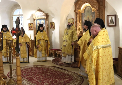 Архипастырь совершил Божественную литургию в Авраамиевом мужском монастыре г. Смоленска
