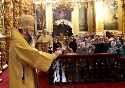 Митрополит Исидор совершил Божественную литургию в Свято-Успенском соборе в Неделю 23-ю по Пятидесятнице
