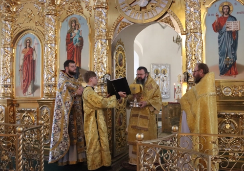Митрополит Исидор совершил Божественную литургию в Свято-Троицком женском монастыре г. Смоленска