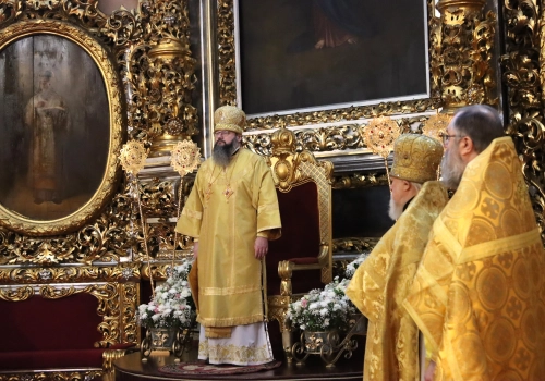 Митрополит Исидор совершил Божественную литургию в Успенском соборе в Неделю 24-ю по Пятидесятнице