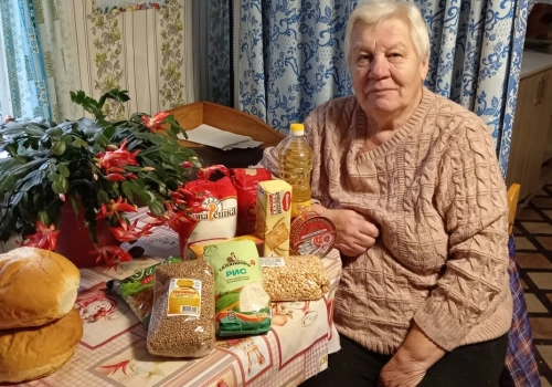 Выдача продуктовых наборов жителям с. Семлево по проекту «Хлебодар»