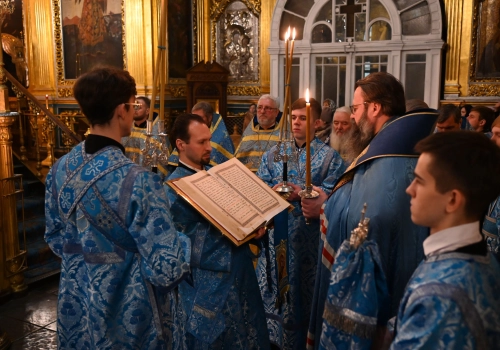 Митрополит Исидор возглавил чтение акафиста перед Смоленской иконой Божией Матери Одигитрией