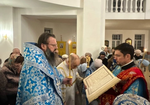 Архипастырь возглавил Всенощное бдение в Свято-Георгиевском соборе города Ярцево в канун праздника Введения во храм Пресвятой Богородицы