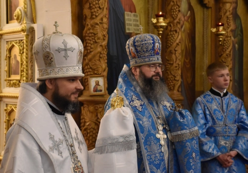 Митрополит Исидор и епископ Алексий совершили Божественную литургию в Свято-Троицком кафедральном соборе г. Вязьмы