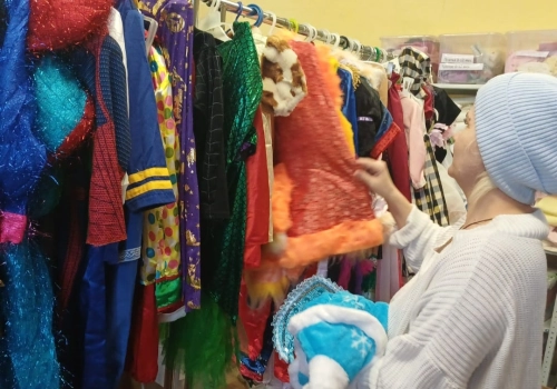 Подготовка к новогодним и рождественским праздникам на гуманитарном складе Сафоновского благочиния