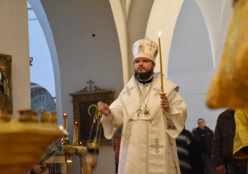 В канун Недели 28-й по Пятидесятнице Владыка Алексий совершил всенощное бдение в кафедральном соборе г. Вязьмы