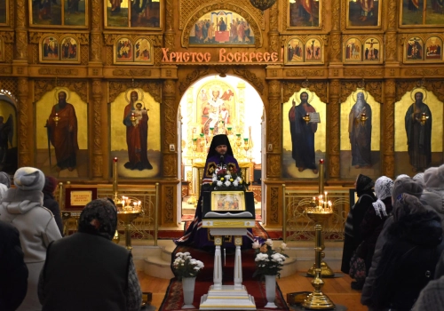 Епископ Вяземский и Гагаринский Алексий совершил Божественную литургию в Неделю 28-ю по Пятидесятнице