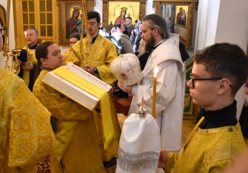 В канун Недели 30-й по Пятидесятнице Владыка Алексий совершил всенощное бдение в кафедральном соборе г. Вязьмы