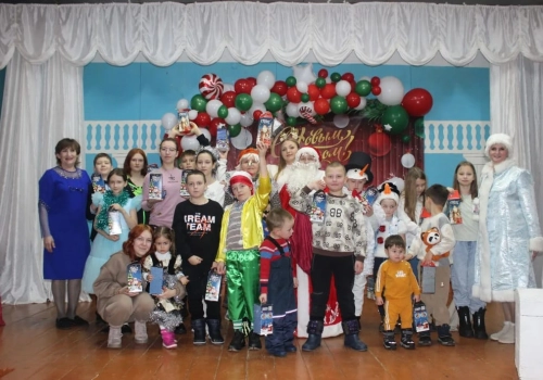 Сотрудники Гуманитарного склада организовали праздничные утренники для детей из нуждающихся семей