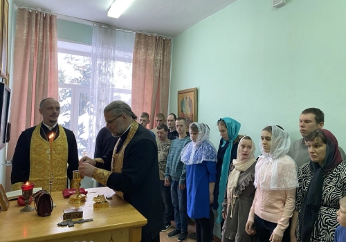 Клирики Вяземской епархии посетили Ново-Никольский детский дом