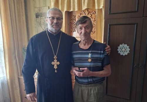 Столяру храма Преображения Господня вручили медаль прп. Аркадия Вяземского