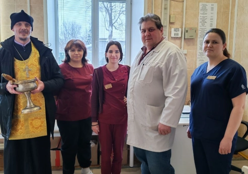 Клирики Вяземской епархии посетили социальные учреждения в праздник Крещения Господня