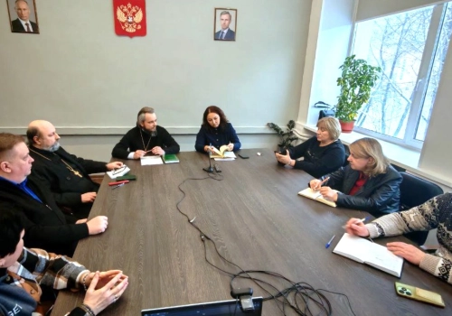 В администрации Вяземского района состоялось рабочее совещание с участием епископа Вяземского и Гагаринского Алексия