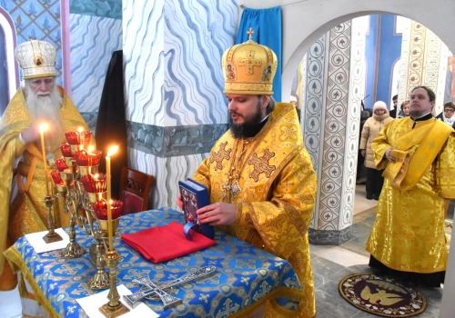 Епископ Алексий совершил Божественную литургию в Иверском храме деревни Устье