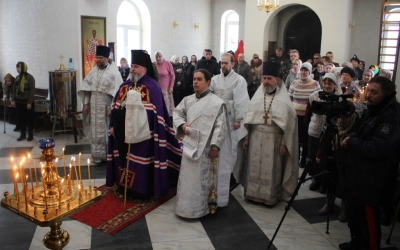 Литургия архиерейским чином в Лазареву субботу в поселке Горный