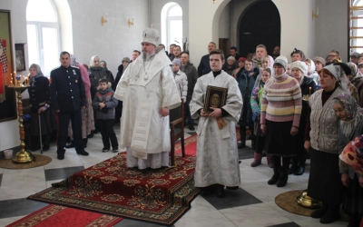 Литургия архиерейским чином в Лазареву субботу в поселке Горный