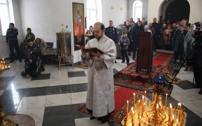 Литургия архиерейским чином в Лазареву субботу в поселке Горный