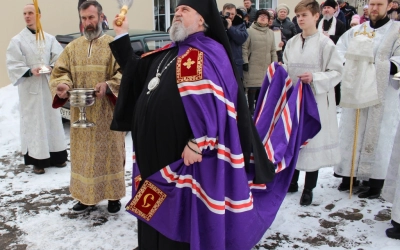 Литургия архиерейским чином в Лазареву субботу в поселке Горный