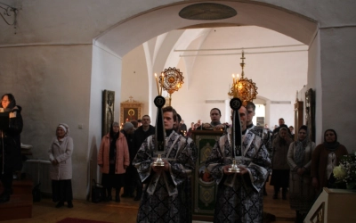 Вечерня с выносом Плащаницы Спасителя