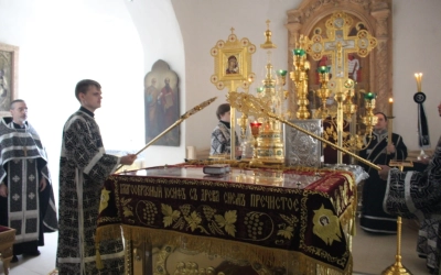 Вечерня с выносом Плащаницы Спасителя